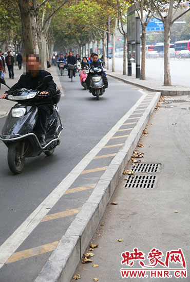 突然變向的非機動車道