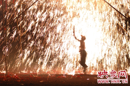 “確山鐵花”表演