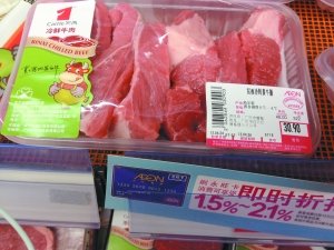 超市高價牛肉涉嫌注水 供應(yīng)商稱牛肉注不注水基本靠自覺