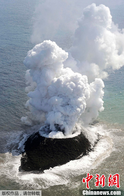 日小笠原諸島附近海域火山噴發(fā)形成新“島嶼”