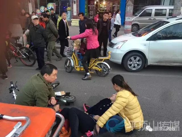 平頂山好心大姐 抱著不相識(shí)的車(chē)禍傷者大半個(gè)小時(shí)