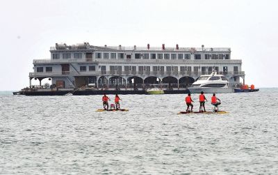 位于三亞市大東海附近海域的海上會所3月22日攝。新華社發(fā)