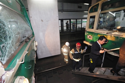 5月2日，韓國首爾，首爾2號線地鐵去往蠶室方向的一趟列車在上往十里站撞上了一趟停靠在站內(nèi)的列車。