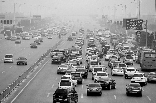 回程車量激增，中州大道車流量大。