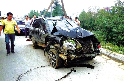 惹禍的越野車(chē)面目全非