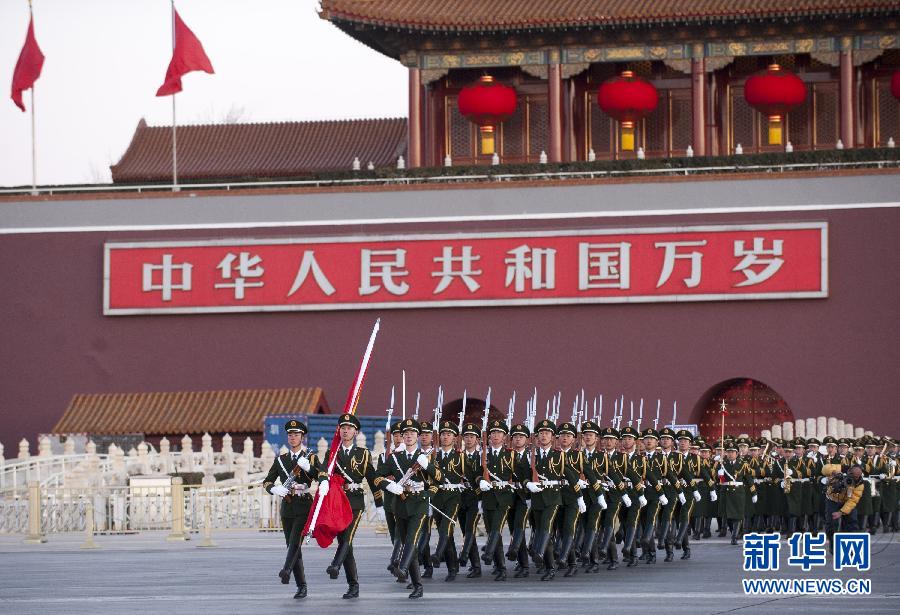 （社會(huì)）（1）北京：兩萬余名群眾觀看元旦升旗儀式