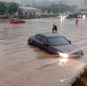 長沙暴雨致山體滑坡