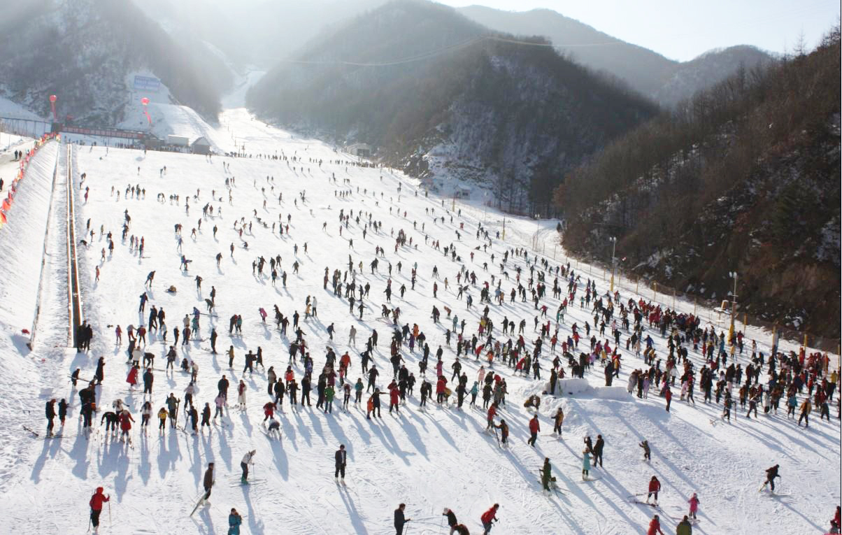 玩轉(zhuǎn)冬季旅游滑雪 就在木札嶺速龍滑雪樂(lè)園