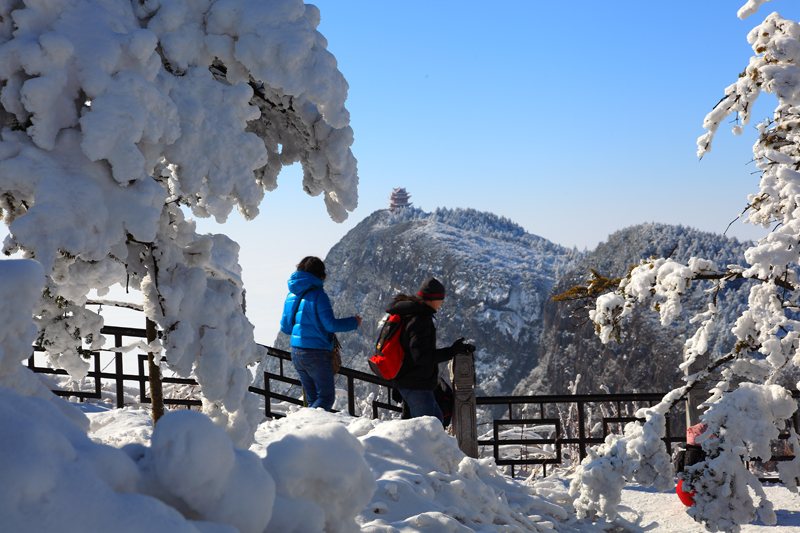 情人節(jié)峨眉山“私人訂制”現(xiàn)實(shí)版“冰雪奇緣”