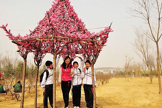 春季踏青賞花綠博園 罕見綠梅惹人愛