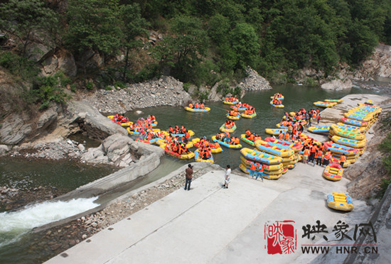 王屋山漂流盛大開漂 全國(guó)近千家旅行社激情體驗(yàn)