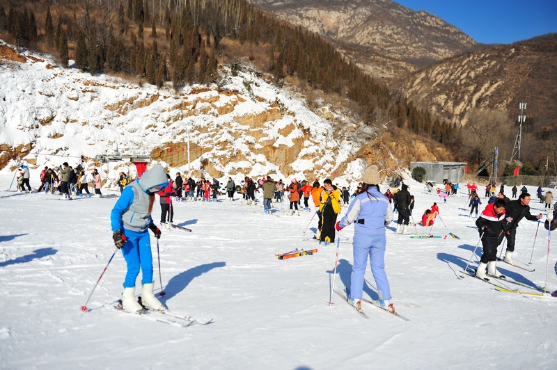 體驗(yàn)冬季旅游滑雪 玩轉(zhuǎn)酷炫冰雪世界