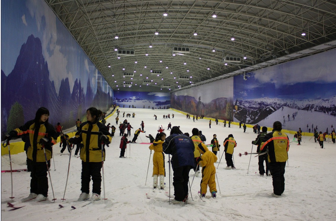 體驗(yàn)冬季旅游滑雪 玩轉(zhuǎn)酷炫冰雪世界