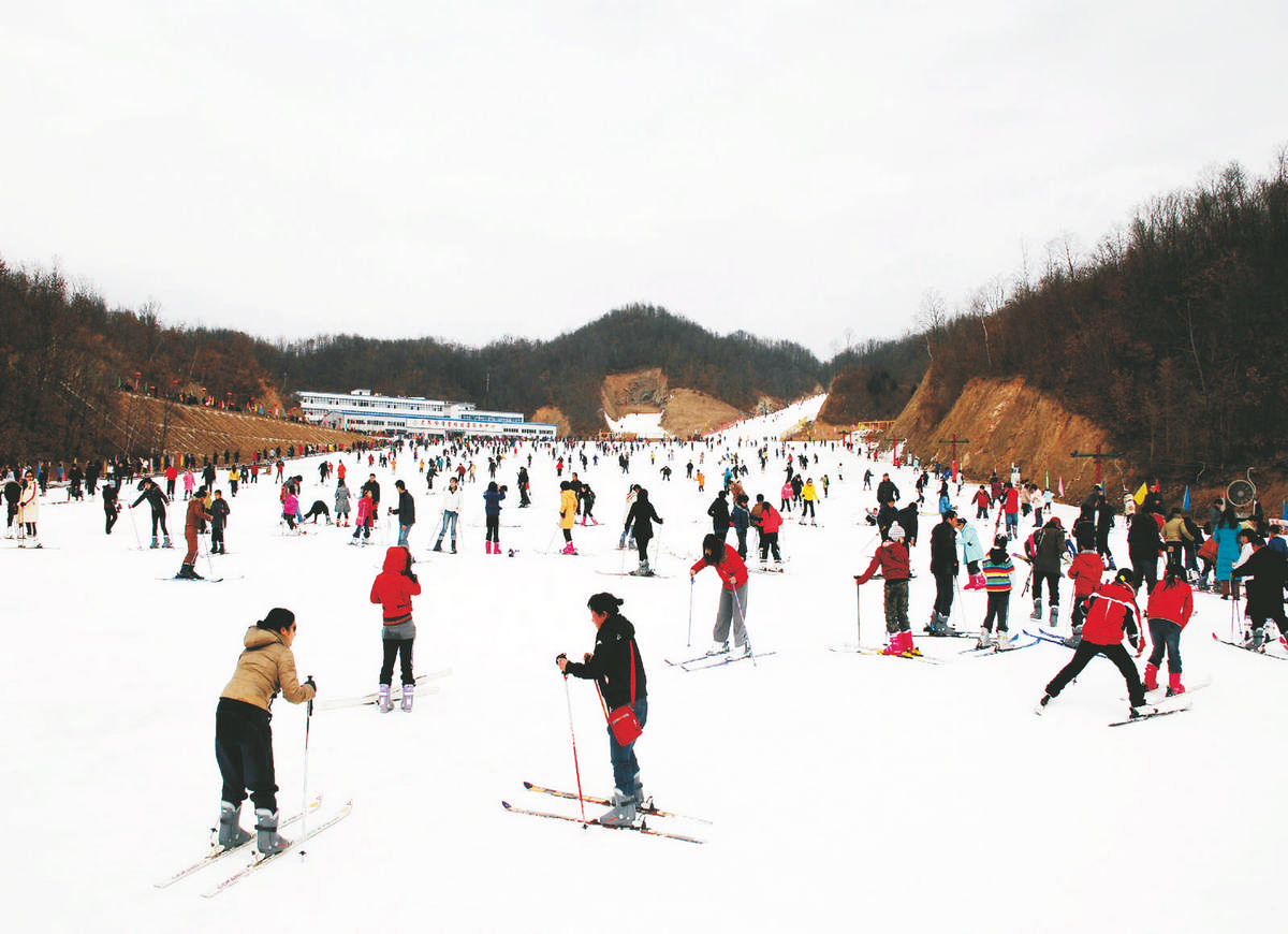 體驗(yàn)冬季旅游滑雪 玩轉(zhuǎn)酷炫冰雪世界