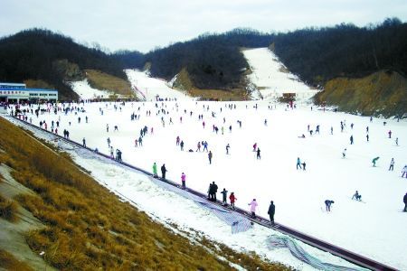 體驗(yàn)冬季旅游滑雪 玩轉(zhuǎn)酷炫冰雪世界