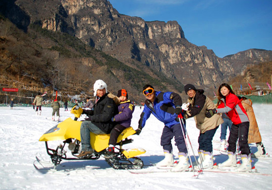 體驗(yàn)冬季旅游滑雪 玩轉(zhuǎn)酷炫冰雪世界