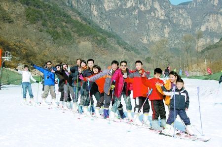 體驗(yàn)冬季旅游滑雪 玩轉(zhuǎn)酷炫冰雪世界