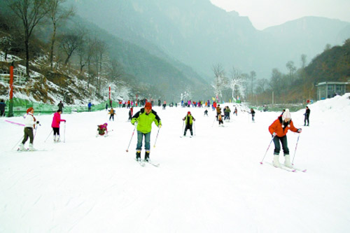 體驗(yàn)冬季旅游滑雪 玩轉(zhuǎn)酷炫冰雪世界