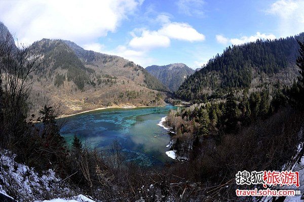 冬日的九寨溝,我們真實(shí)地感觸到“童話世界”的靈魂也更具詩(shī)情畫(huà)意