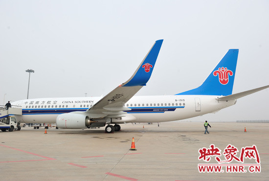 南航河南分公司新引進(jìn)的B1919號737-800型客機(jī)