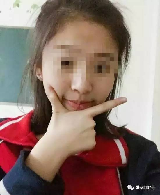 17歲高中男生教室里掐死女同學(xué)，被訴故意殺人和強(qiáng)奸