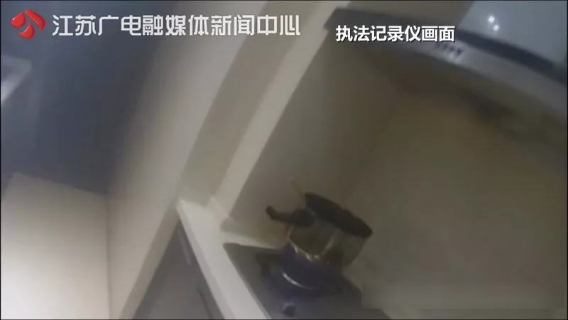 醉酒女子獨自在家干這事 醒來看見滿屋陌生人