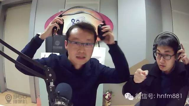 我們的魅力DJ Tonny和匡威也與您一起度過(guò)2015年最后一天~