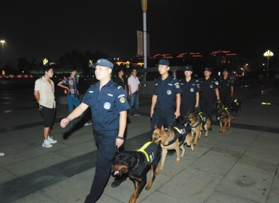 濟(jì)源市公安機(jī)關(guān)組織警力開(kāi)展交通秩序大整頓