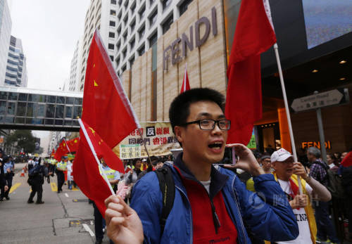 香港數(shù)百市民舉行“反港獨”游行