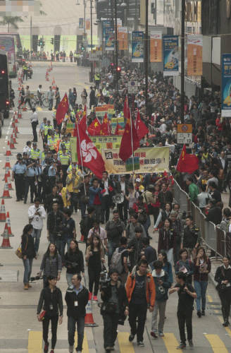 香港數(shù)百市民舉行“反港獨”游行