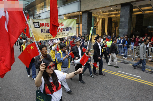 香港數(shù)百市民舉行“反港獨”游行