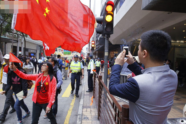 香港數(shù)百市民舉行“反港獨”游行