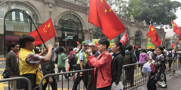 香港數(shù)百市民舉行“反港獨”游行