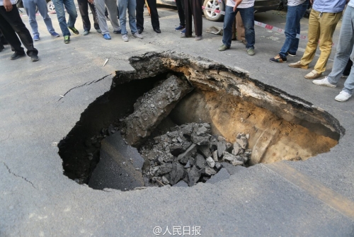 鄭州路面又塌陷