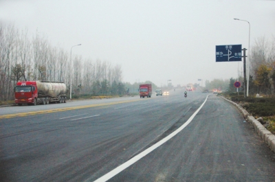 改建后的道路平坦寬闊