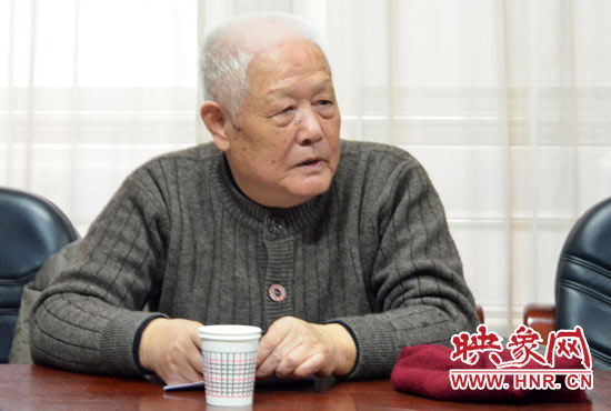 72歲的李地耕老先生認為評論文章必須接地氣