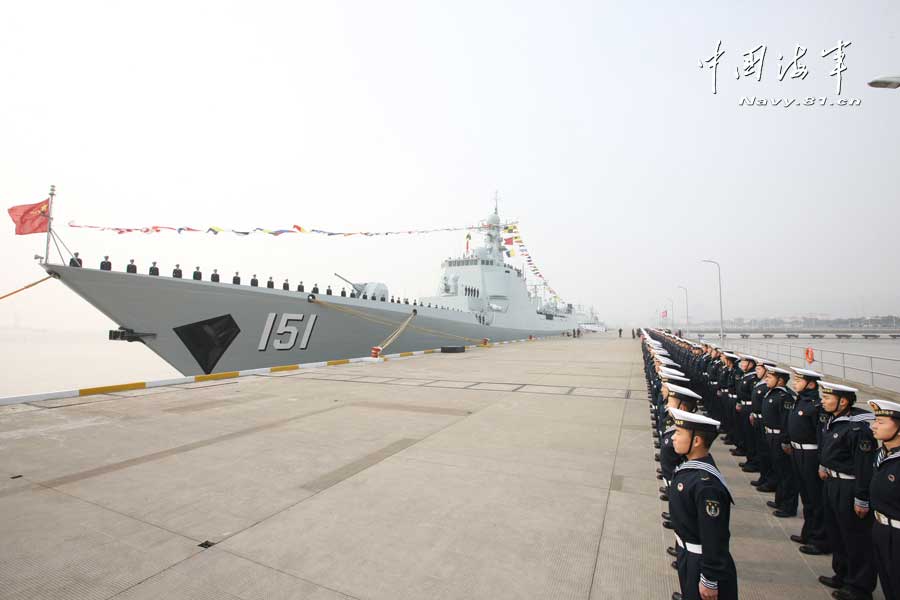 　第四艘052C驅(qū)逐艦 151鄭州艦正式進入海軍服役