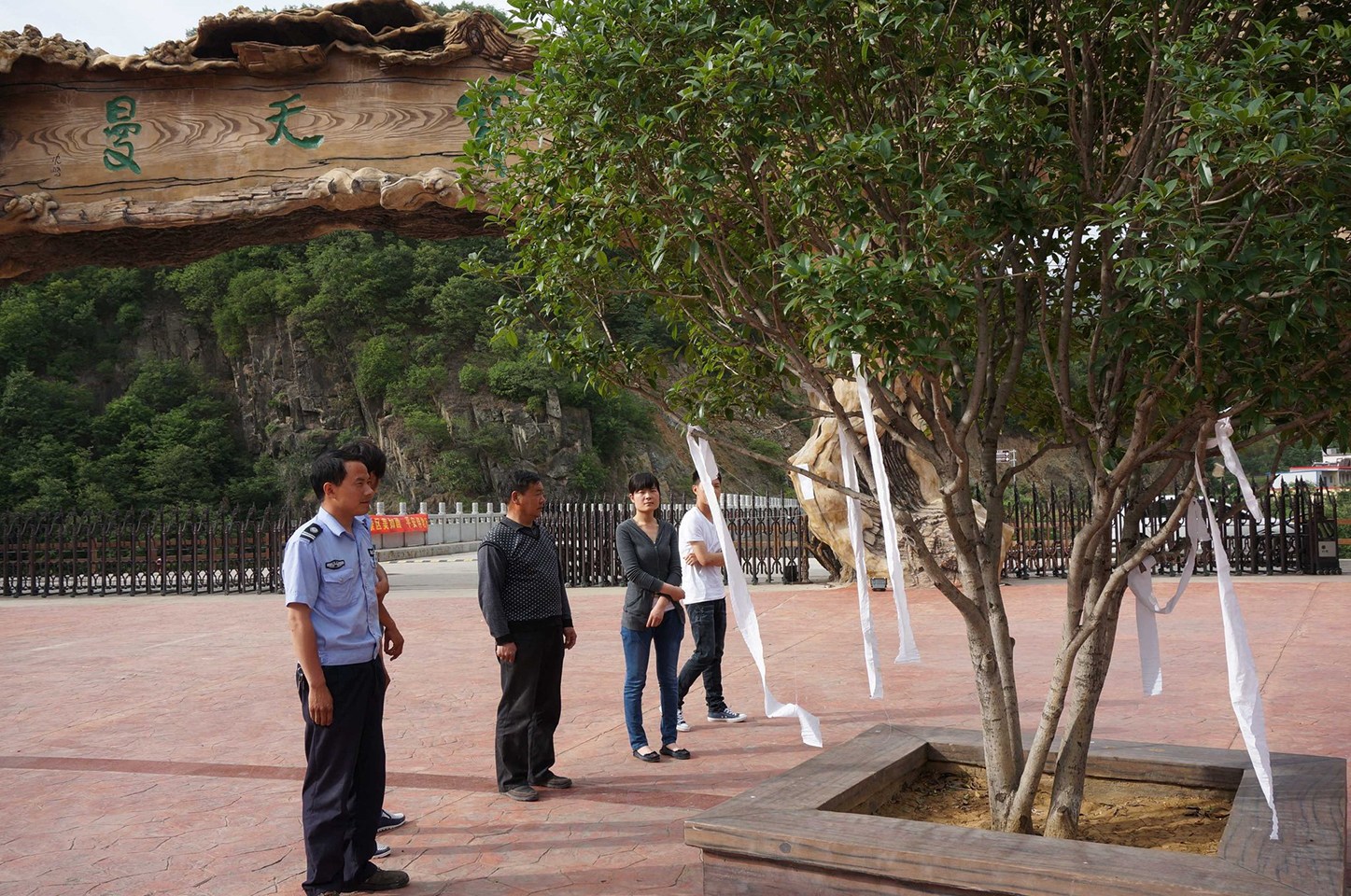 河南景區(qū)扎死蝴蝶引爭議 同名景區(qū)遭打砸