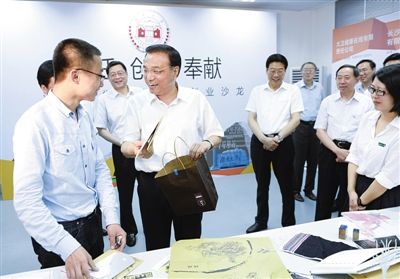 李克強(qiáng)視察高鐵工地：鐵路建設(shè)要追求社會效益