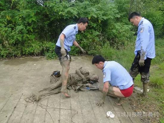 70歲老人深陷淤泥12小時(shí)