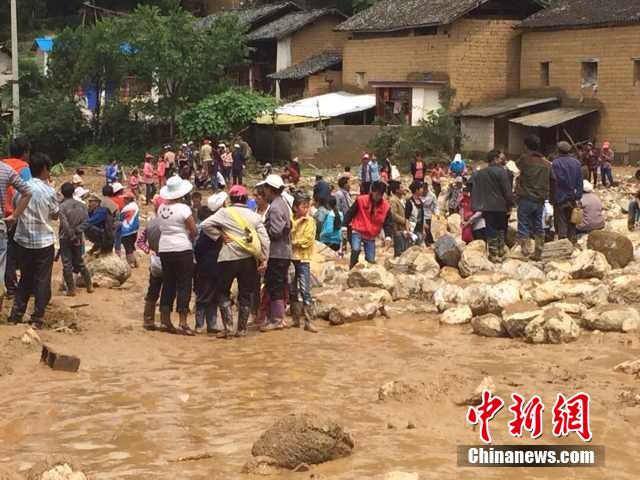 7月28日,云南省保山市隆陽區(qū)瓦房鄉(xiāng)喜坪村上坪小組發(fā)生山洪災(zāi)害,造成3戶人家9人被沖走。