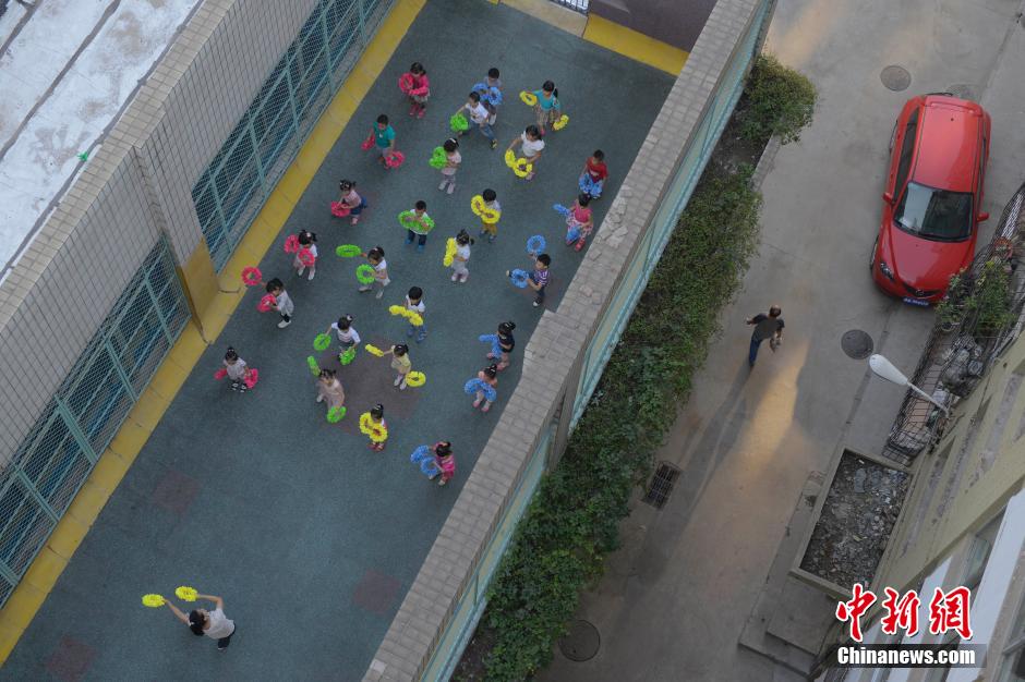 太原一幼兒園現(xiàn)迷你“空中操場”