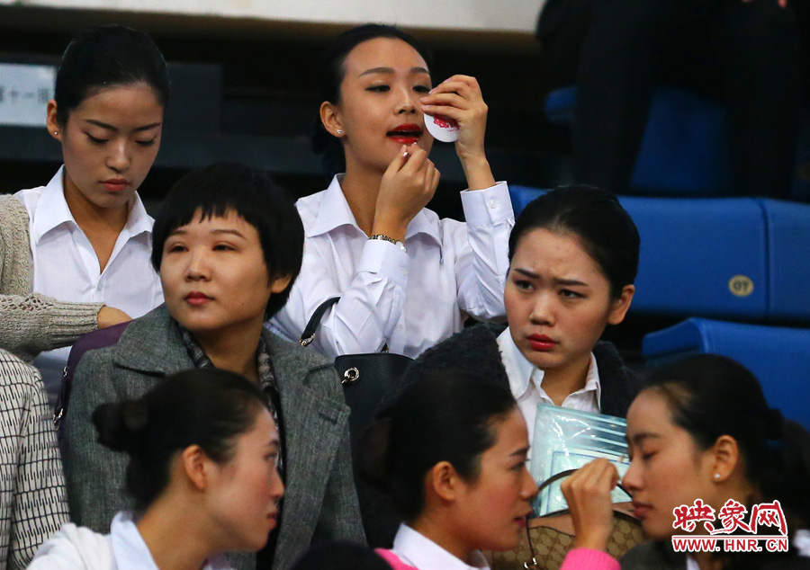 南航在鄭招百名空姐空少 全國千余帥哥美女應(yīng)試