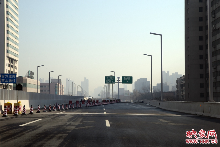 嵩山南路出口，由西向東至嵩山南路出口向東暫未開通。