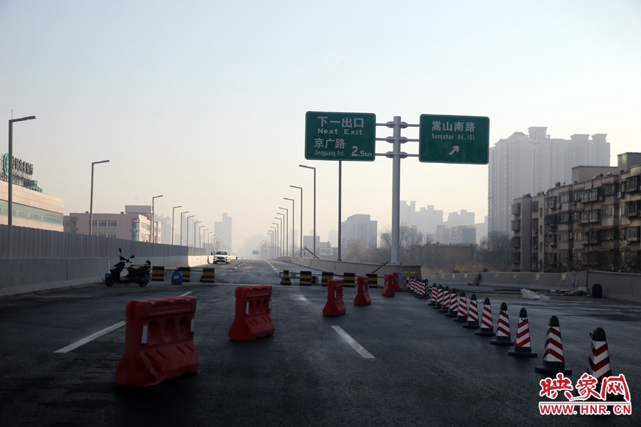 嵩山南路出口，由西向東至嵩山南路出口向東暫未開通。