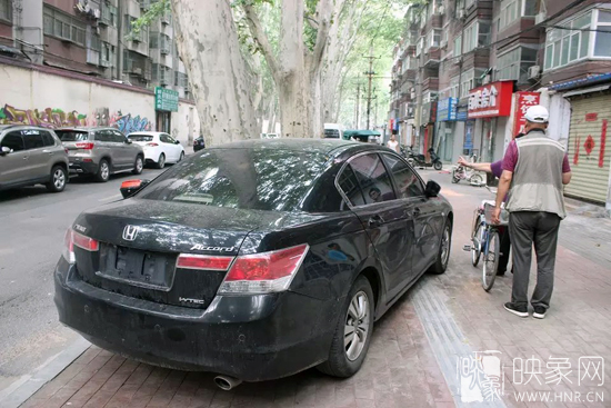 男子的車牌因是外地牌照，被小偷盜走。