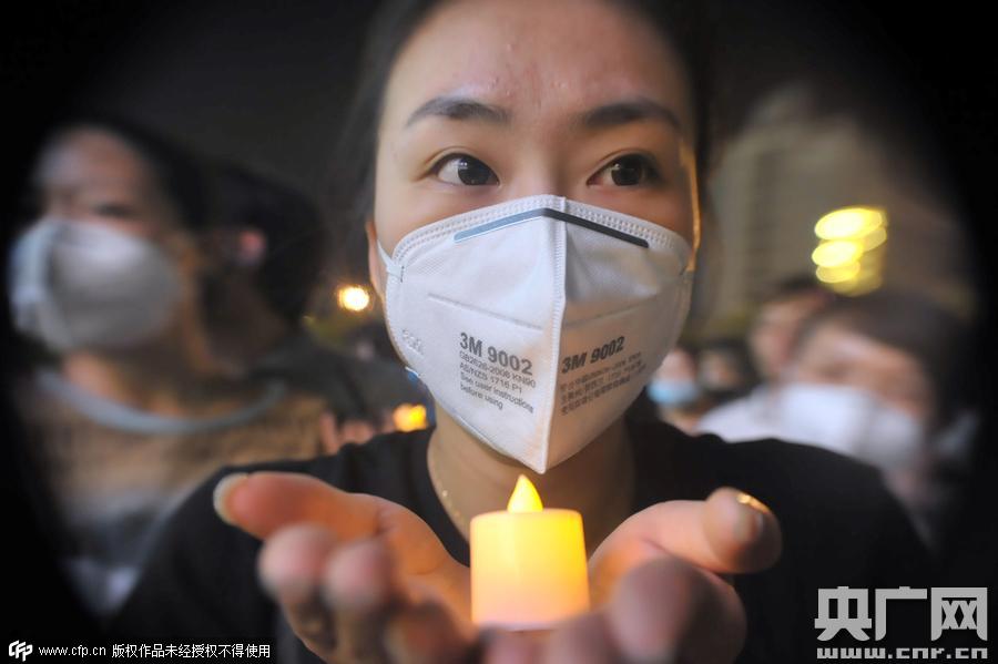 天津港爆炸事故頭七祭 市民悼念