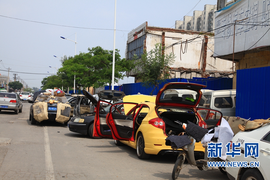 大雨過后艷陽天  新鄉(xiāng)車主晾曬忙