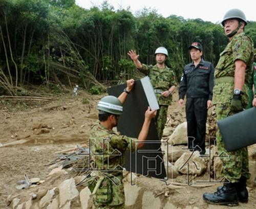 廣島泥石流遇難者增至70人 日本防衛(wèi)相慰問災(zāi)區(qū)