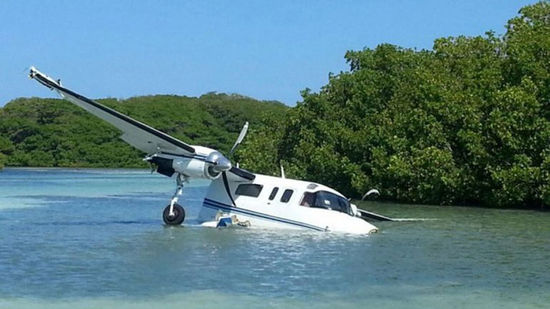 委內瑞拉一小型飛機墜海 7人受傷(高清組圖)